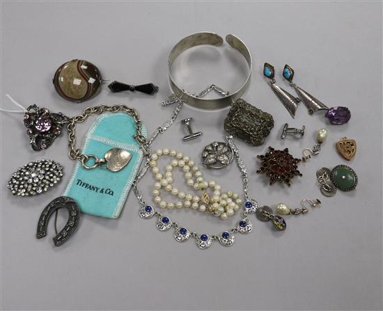 Assorted jewellery including silver cufflinks, cultured pearl necklace, French brooch etc.